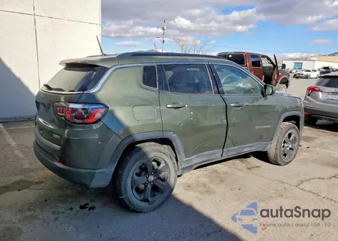2017 Jeep Compass Latitude z USA, uszkodzony, nr VIN 3C4NJDBB7HT692457